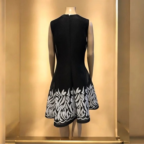 DKNY Beautiful dress with a flared bottom - Picture 2 of 5